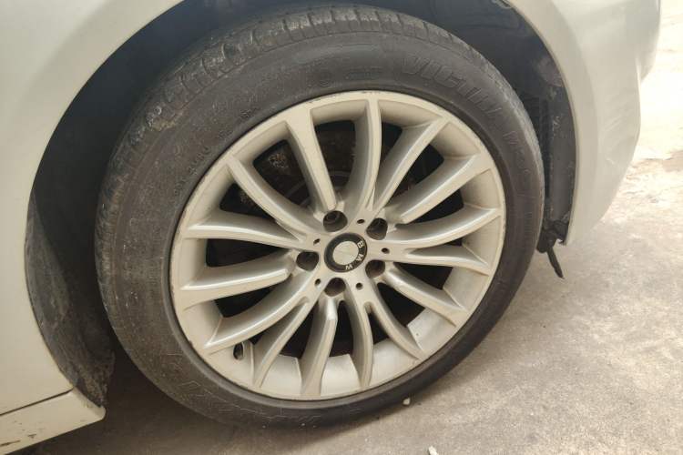 Used BMW 5 Series 2012 530i Sport Touring Right Front Wheel Hub