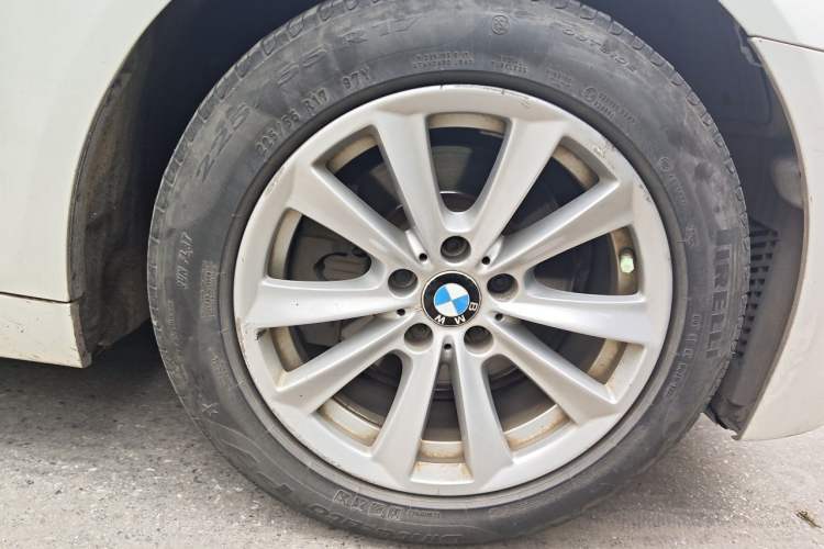 Used BMW 5 Series 2012 523Li Luxury Model Right Front Wheel Hub