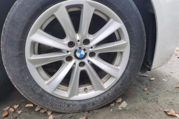 Used BMW 5 Series 2012 520Li Elegant Edition Right Front Wheel Hub