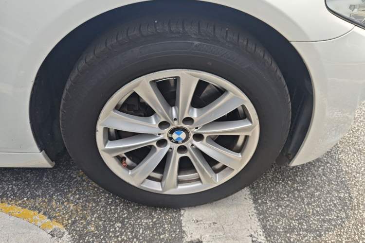 Used BMW 5 Series 2012 520Li Elegant Edition Right Front Wheel Hub