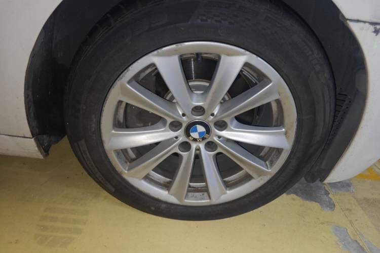 Used BMW 5 Series 2012 523Li Leading Model Right Front Wheel Hub