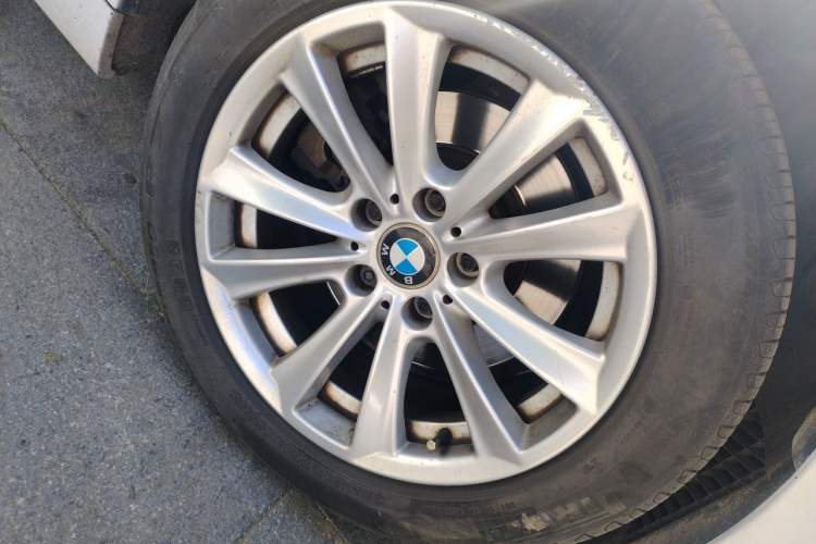 Used BMW 5 Series 2012 523Li Luxury Model Right Front Wheel Hub