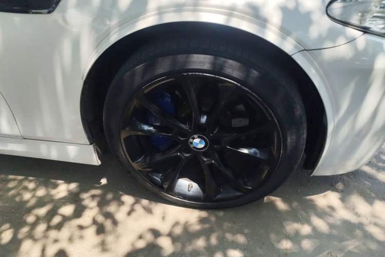 Used BMW 5 Series 2012 520Li Elegant Edition Right Front Wheel Hub