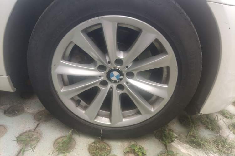 Used BMW 5 Series 2012 523Li Luxury Model Right Front Wheel Hub