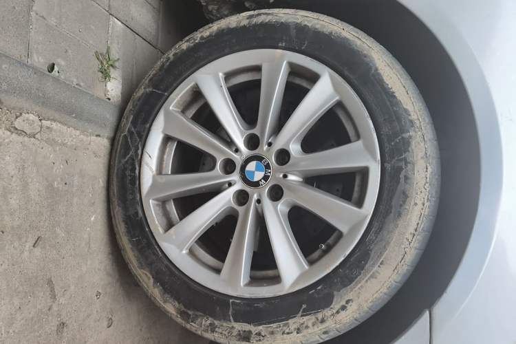Used BMW 5 Series 2012 523Li Luxury Model Right Front Wheel Hub