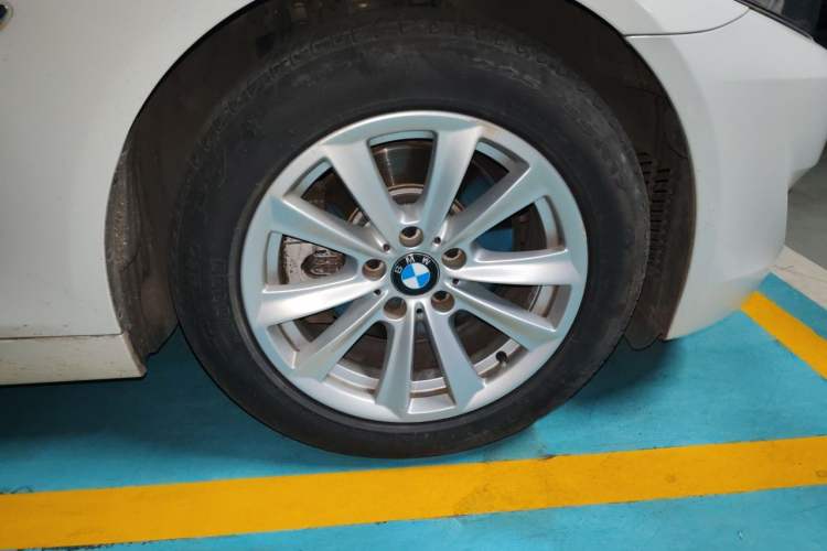 Used BMW 5 Series 2012 523Li Leading Model Right Front Wheel Hub