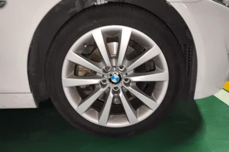 Used BMW 5 Series 2012 530Li Luxury Model Right Front Wheel Hub
