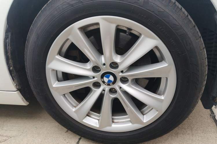 Used BMW 5 Series 2012 520Li Elegant Edition Right Front Wheel Hub