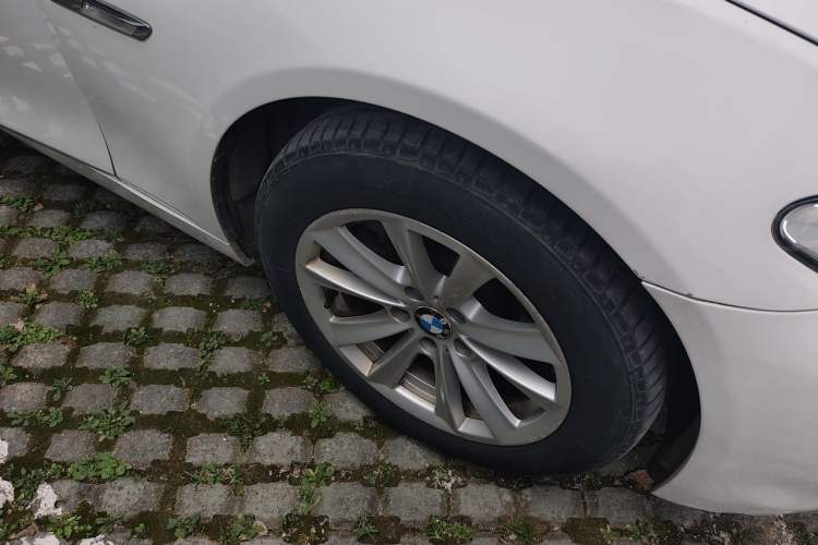 Used BMW 5 Series 2012 523Li Luxury Model Right Front Wheel Hub