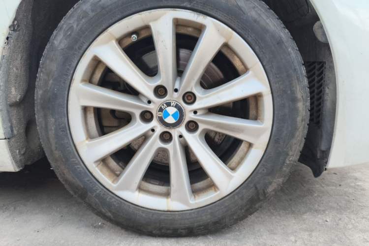 Used BMW 5 Series 2012 523Li Luxury Model Right Front Wheel Hub