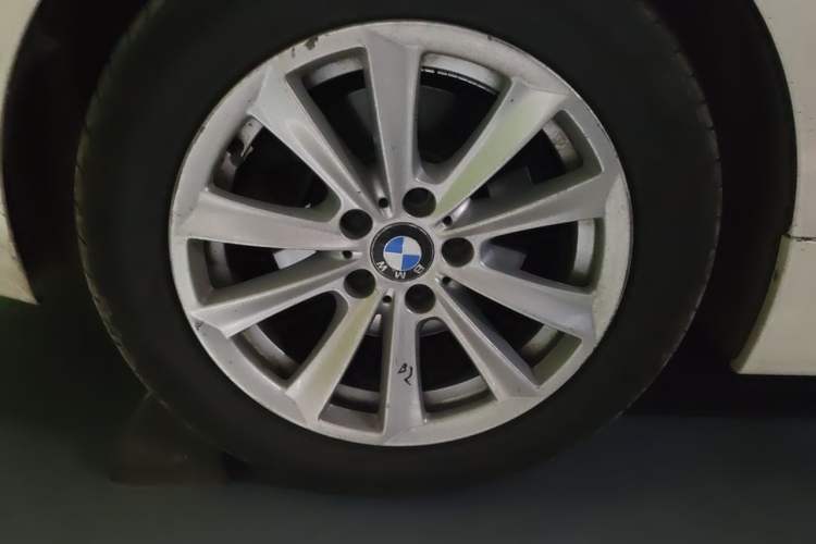 Used BMW 5 Series 2012 523Li Luxury Model Right Front Wheel Hub