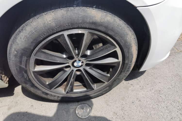 Used BMW 5 Series 2012 520Li Elegant Edition Right Front Wheel Hub