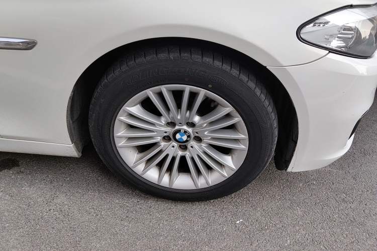 Used BMW 5 Series 2012 523Li Luxury Model Right Front Wheel Hub
