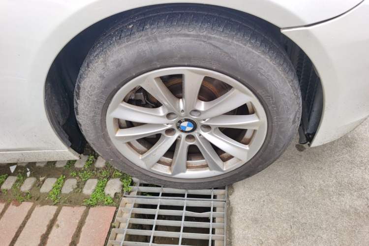 Used BMW 5 Series 2012 520Li Elegant Edition Right Front Wheel Hub