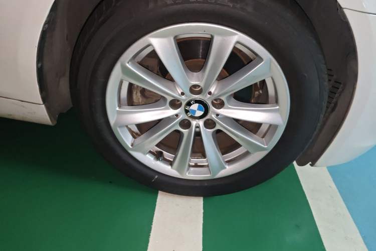 Used BMW 5 Series 2012 523Li Luxury Model Right Front Wheel Hub