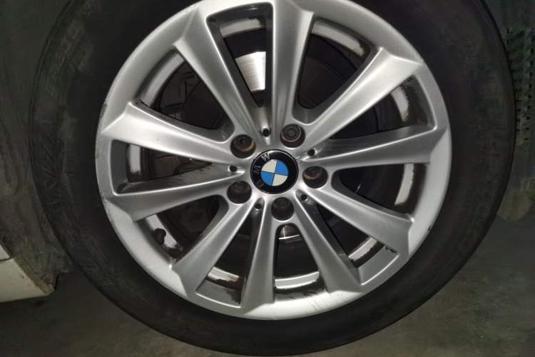 Used BMW 5 Series 2012 520Li Elegant Edition Right Front Wheel Hub
