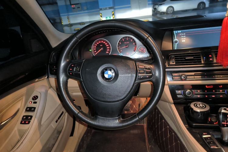 Used BMW 5 Series 2012 530Li Luxury Model Steering Wheel
