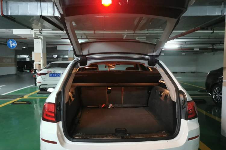 Used BMW 5 Series 2012 530i Sport Touring Trunk