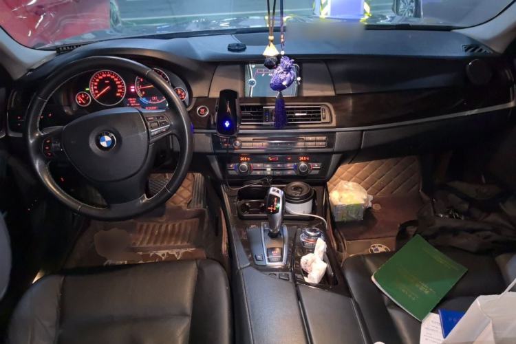 Used BMW 5 Series 2012 523Li Leading Model Center Console