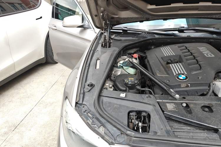 Used BMW 5 Series 2012 520Li Elegant Edition Engine Bay Right