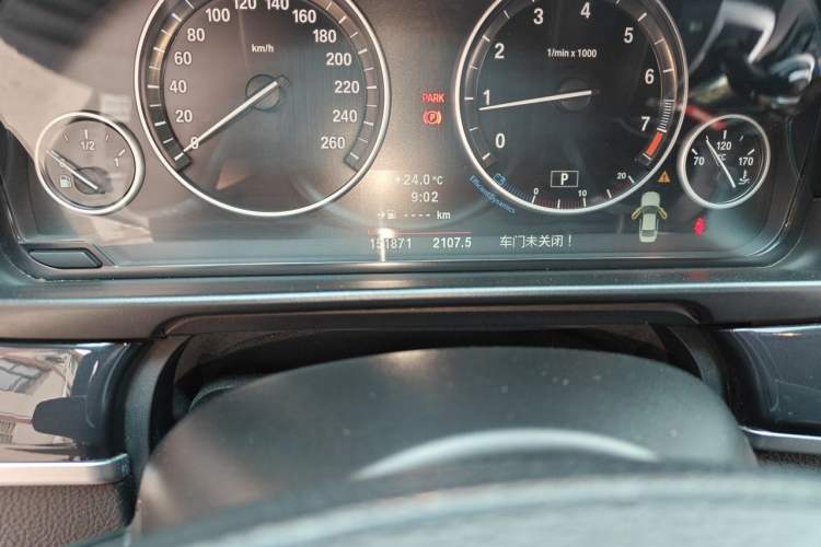 Used BMW 5 Series 2012 520Li Elegant Edition Odometer Close Up
