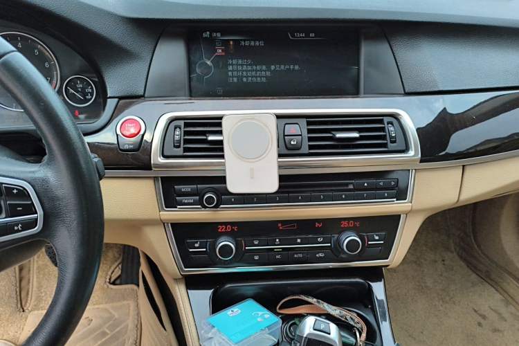 Used BMW 5 Series 2013 525Li Luxury Model Audio And AC Panel