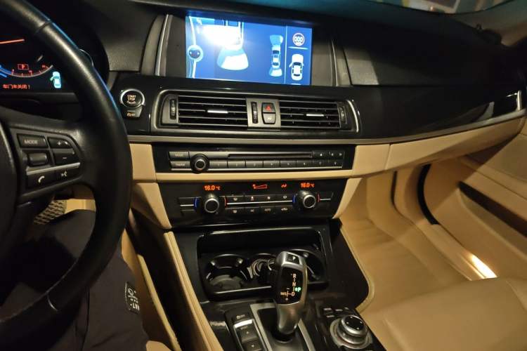Used BMW 5 Series 2013 520Li Elegant Edition Audio And AC Panel