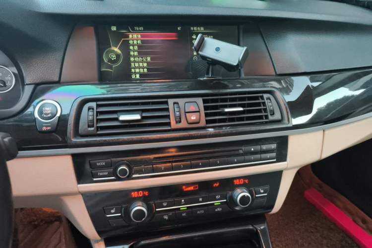 Used BMW 5 Series 2013 525Li Luxury Model Audio And AC Panel