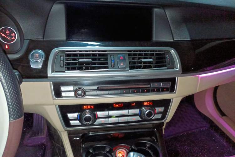 Used BMW 5 Series 2013 525Li Luxury Model Audio And AC Panel