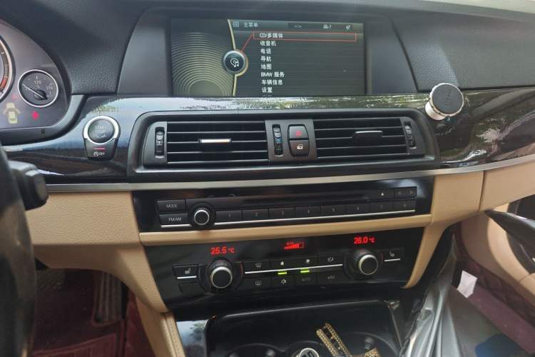 Used BMW 5 Series 2013 528i xDrive Luxury Edition Audio And AC Panel