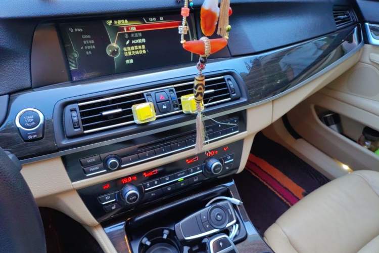 Used BMW 5 Series 2013 535Li Leading Model Audio And AC Panel