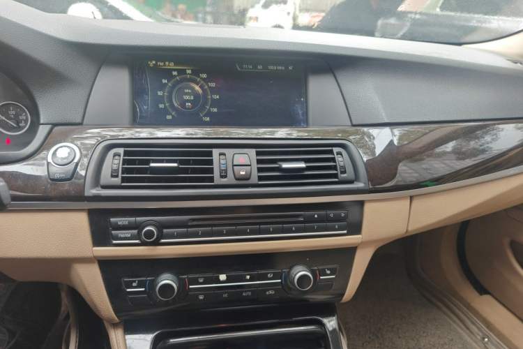 Used BMW 5 Series 2013 525Li Luxury Model Audio And AC Panel