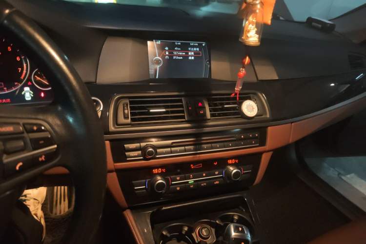 Used BMW 5 Series 2013 520i Elegant Edition Audio And AC Panel
