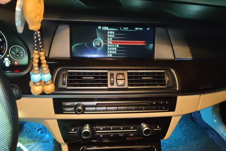 Used BMW 5 Series 2013 525Li Luxury Model Audio And AC Panel