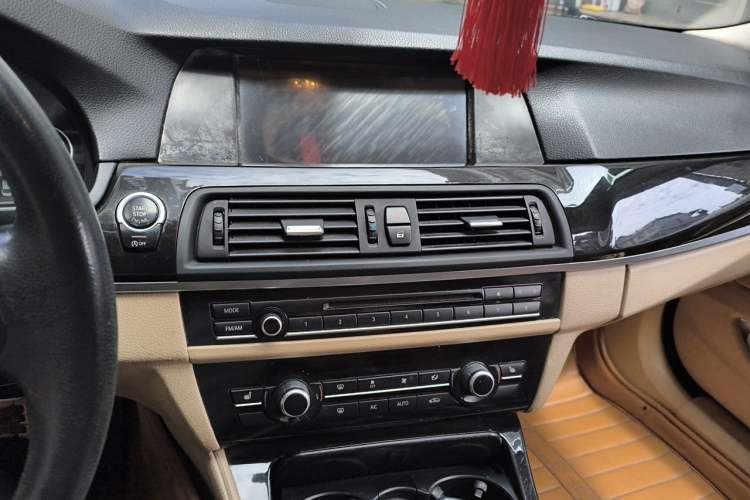 Used BMW 5 Series 2013 525Li Leading Model Audio And AC Panel