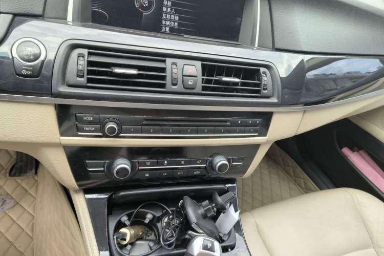 Used BMW 5 Series 2013 520Li Elegant Edition Audio And AC Panel