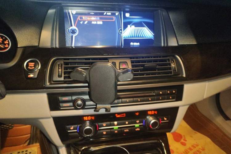 Used BMW 5 Series 2013 525Li Leading Model Audio And AC Panel