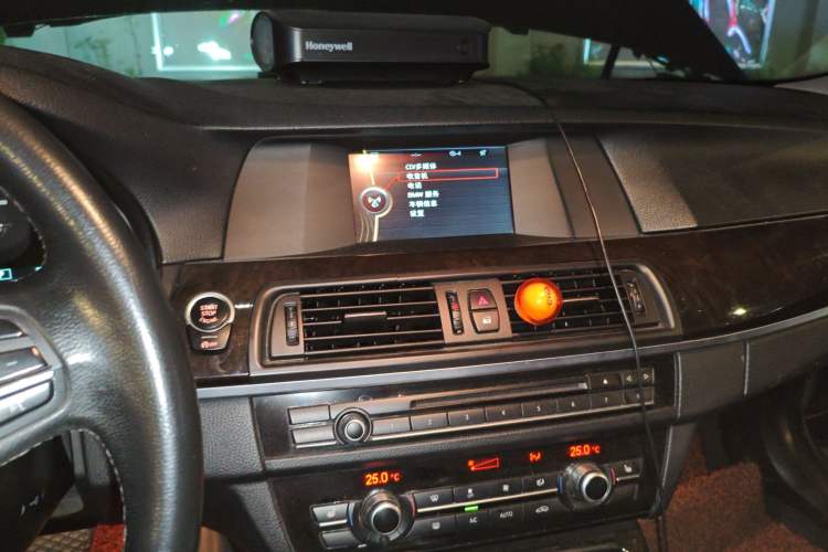 Used BMW 5 Series 2013 525Li Leading Model Audio And AC Panel