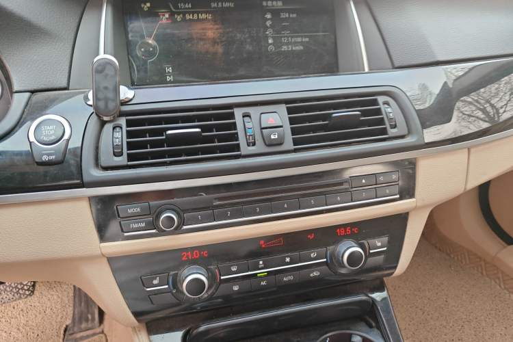 Used BMW 5 Series 2013 525Li Leading Model Audio And AC Panel
