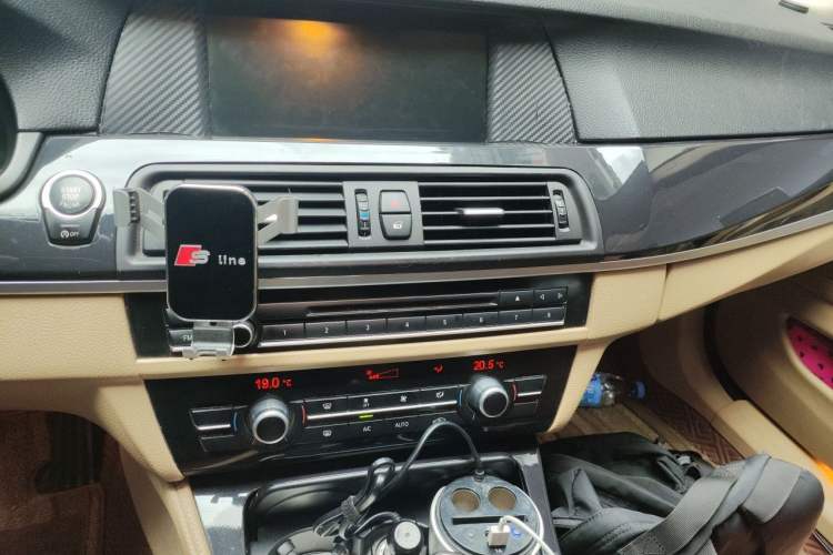 Used BMW 5 Series 2013 520Li Elegant Edition Audio And AC Panel