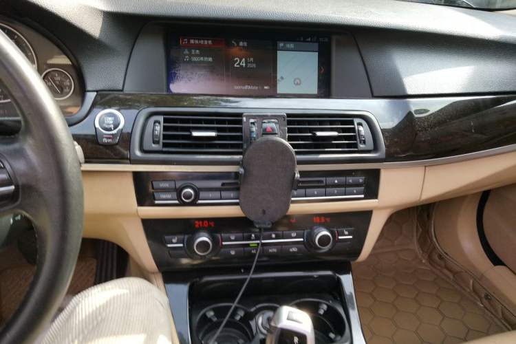 Used BMW 5 Series 2013 525Li Luxury Model Audio And AC Panel