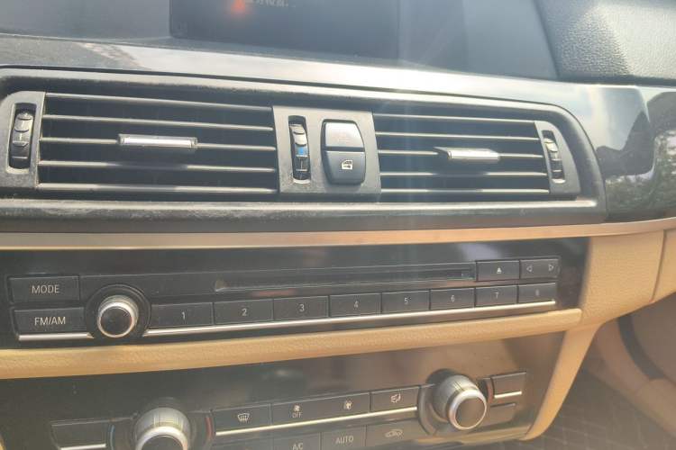 Used BMW 5 Series 2013 520Li Elegant Edition Audio And AC Panel