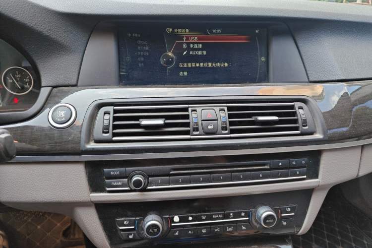 Used BMW 5 Series 2013 530Li Luxury Model Audio And AC Panel