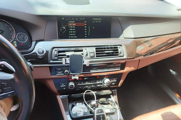 Used BMW 5 Series 2013 535i Sport Edition Audio And AC Panel
