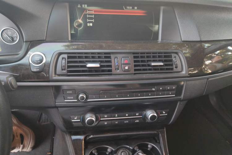 Used BMW 5 Series 2013 525Li Luxury Model Audio And AC Panel