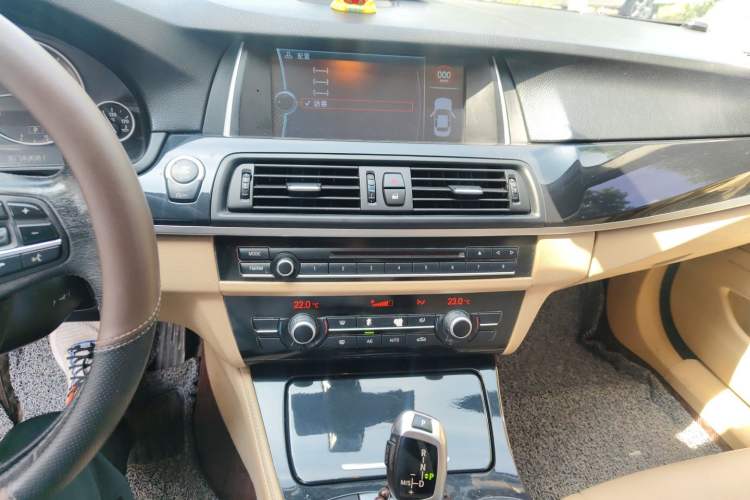 Used BMW 5 Series 2013 520Li Elegant Edition Audio And AC Panel