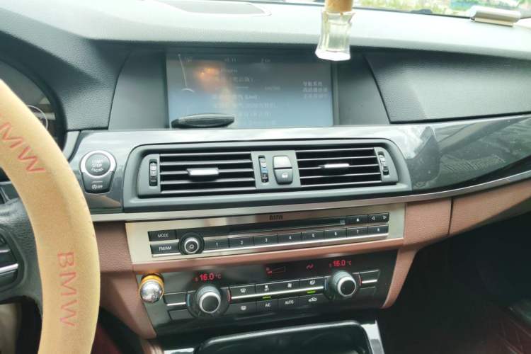 Used BMW 5 Series 2013 520Li Elegant Edition Audio And AC Panel