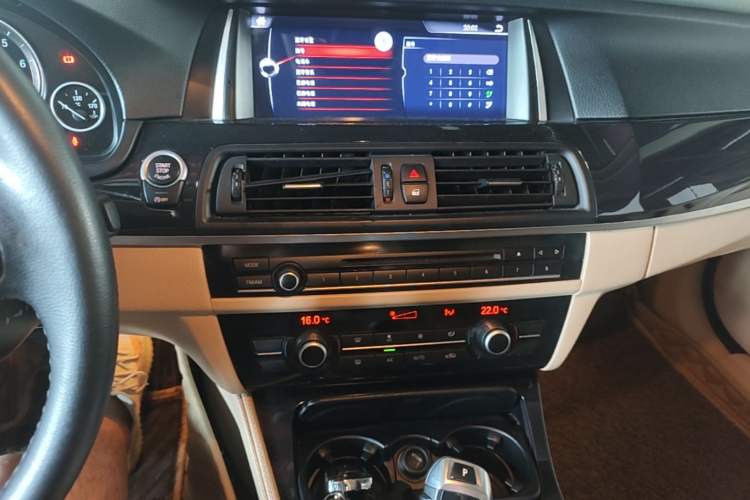 Used BMW 5 Series 2013 520Li Elegant Edition Audio And AC Panel