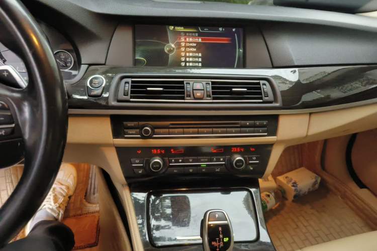 Used BMW 5 Series 2013 535Li Leading Model Audio And AC Panel