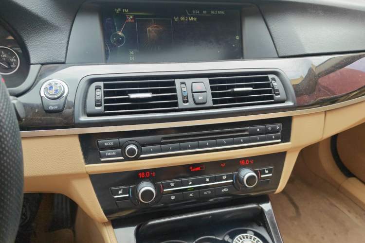 Used BMW 5 Series 2013 525Li Luxury Model Audio And AC Panel